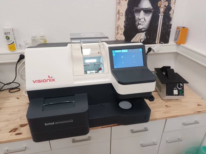 Meuleuse automatique pour façonnage de verres